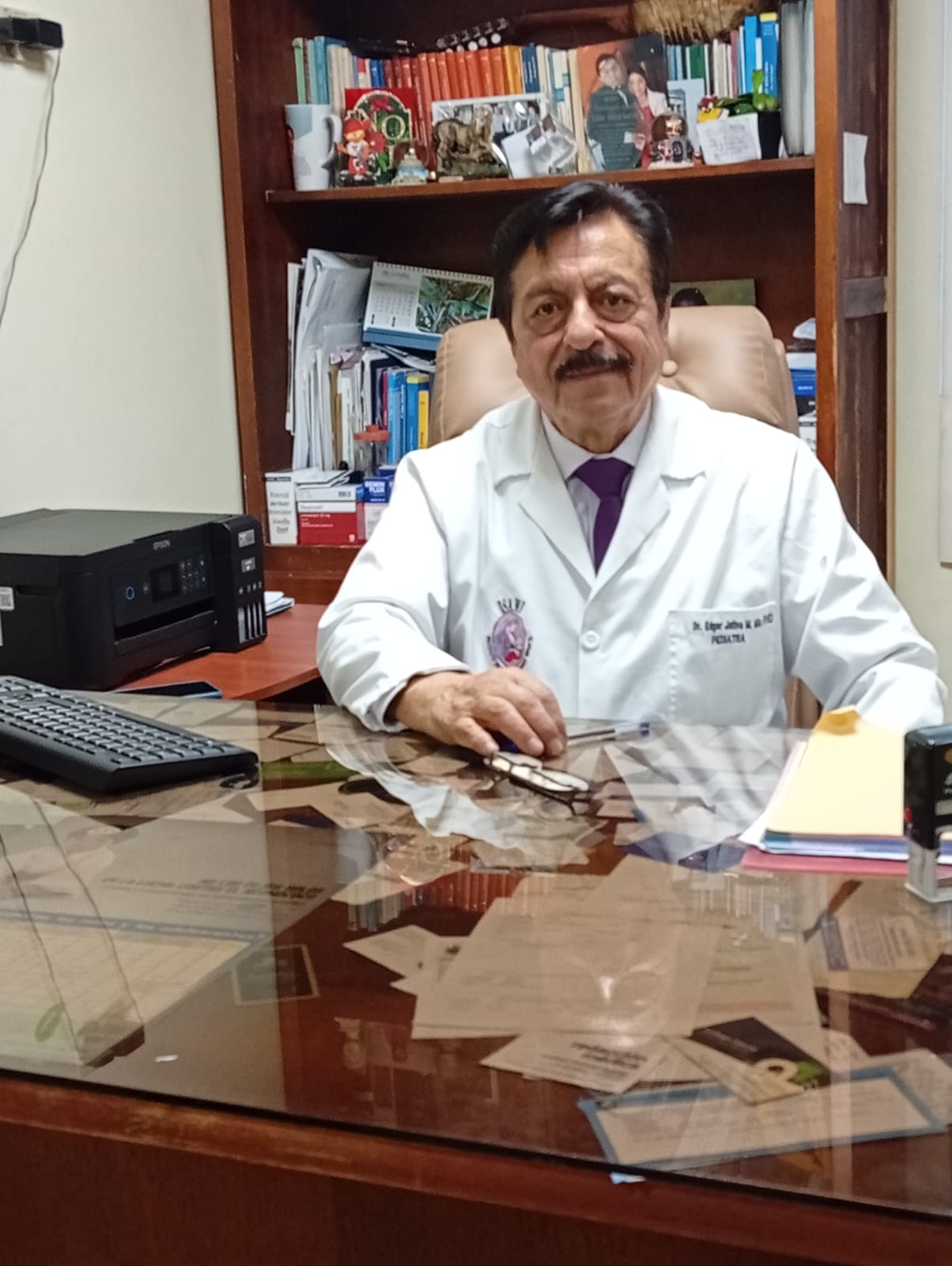 Dr. Edgar Játiva Mariño